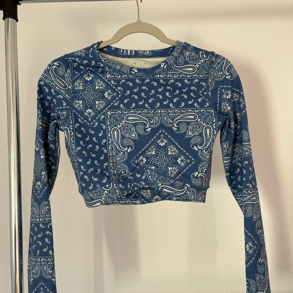 L*Space Blue Paisley Bandana Print Long Sleeve Crop Top – Size M 💙